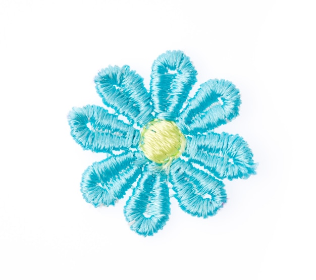 Detale haftu — zbliżenie na kwiaty